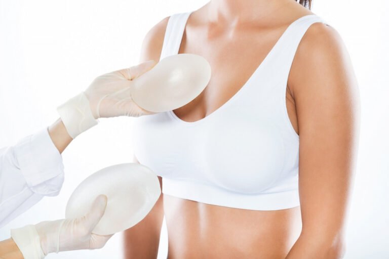 Techniques de chirurgie de l’augmentation mammaire : Guide des méthodes et tarifs actuels